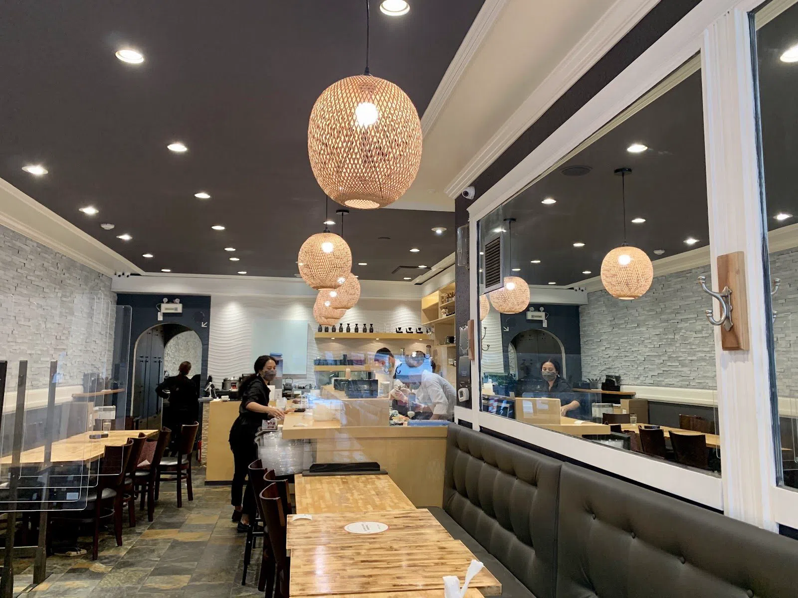 Tom Sushi, Vancouver
